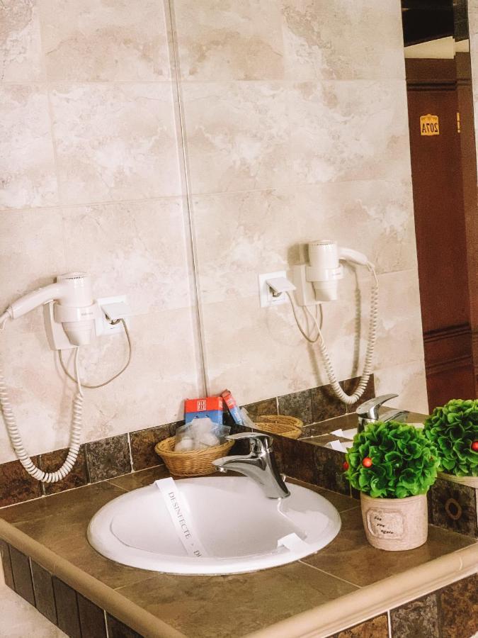 Hotel Curtea Bizantina à Suceava Extérieur photo