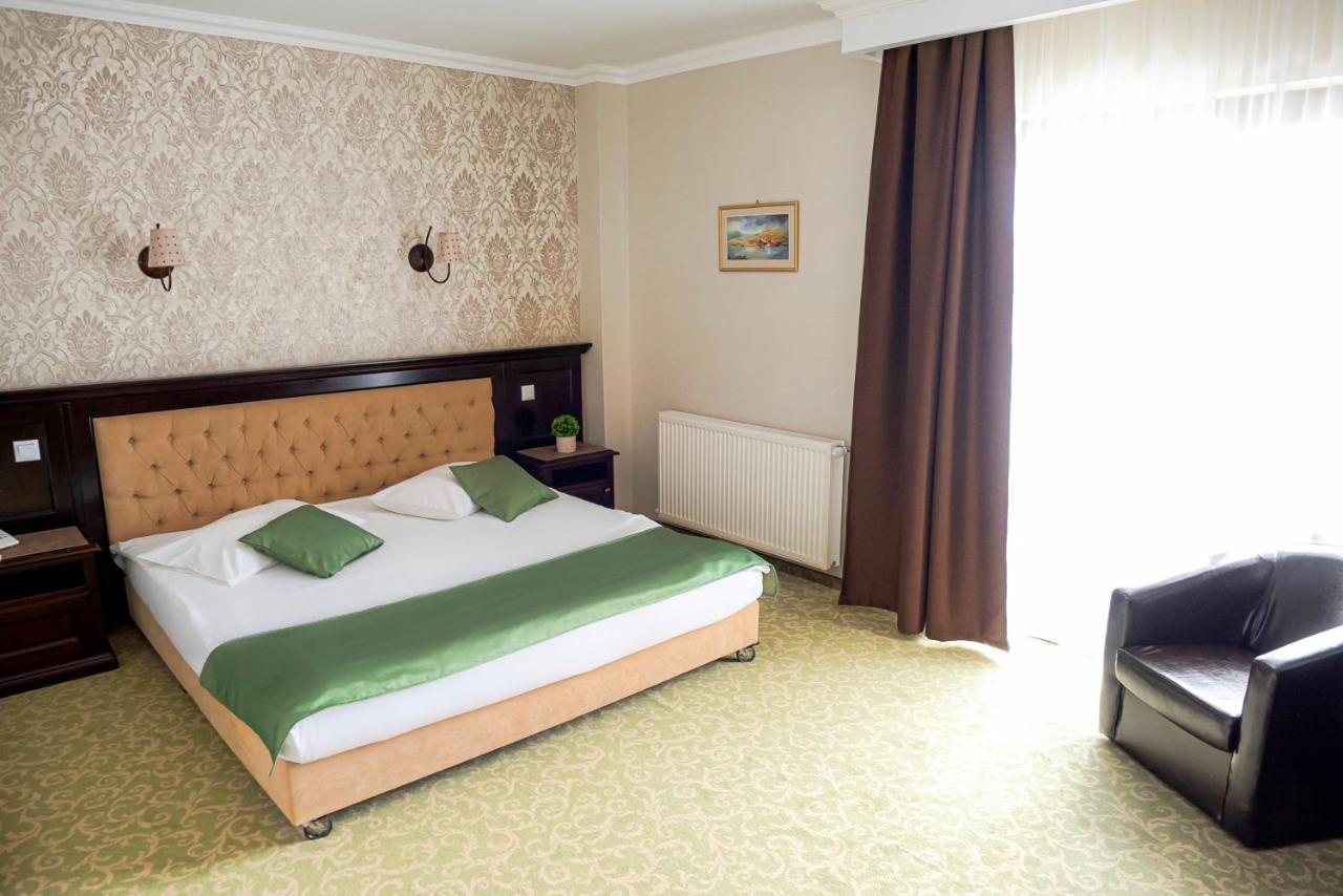 Hotel Curtea Bizantina à Suceava Extérieur photo