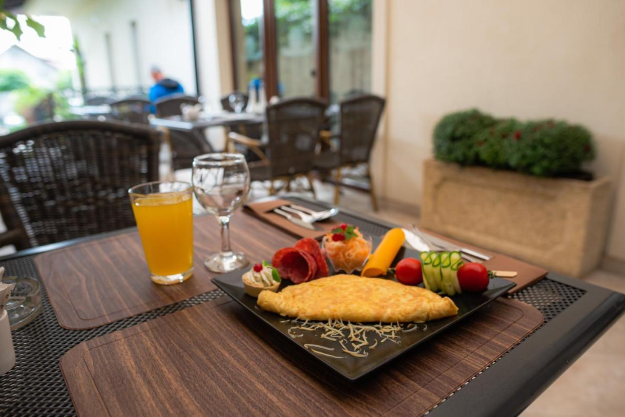 Hotel Curtea Bizantina à Suceava Extérieur photo
