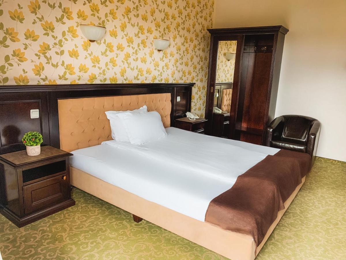 Hotel Curtea Bizantina à Suceava Extérieur photo