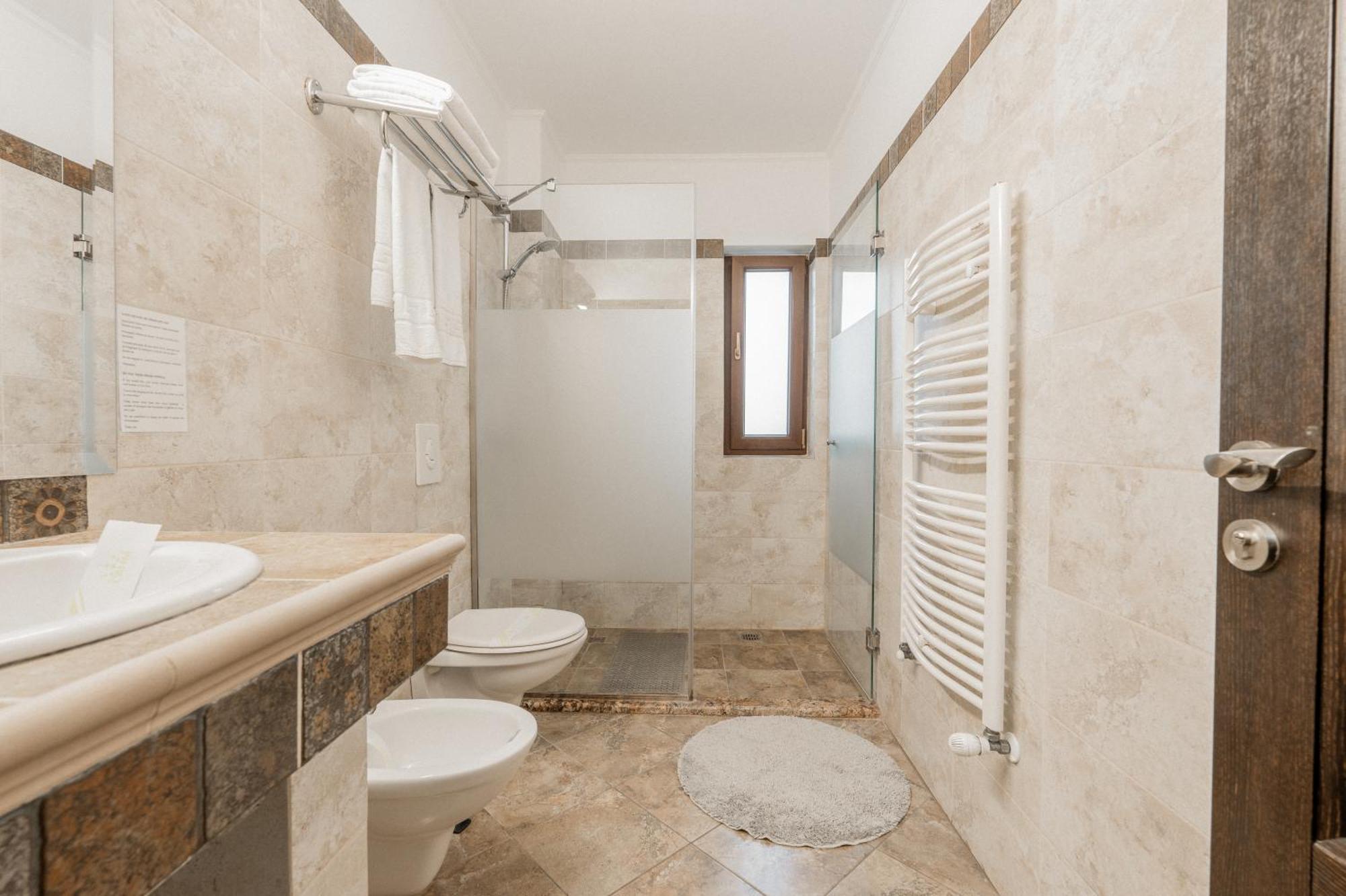 Hotel Curtea Bizantina à Suceava Extérieur photo