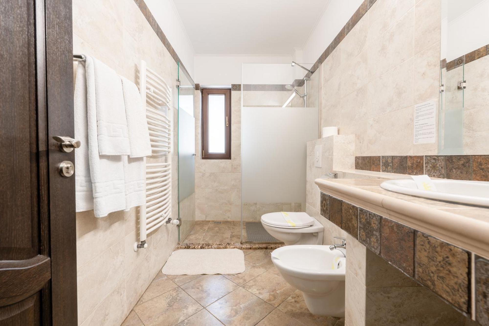 Hotel Curtea Bizantina à Suceava Extérieur photo