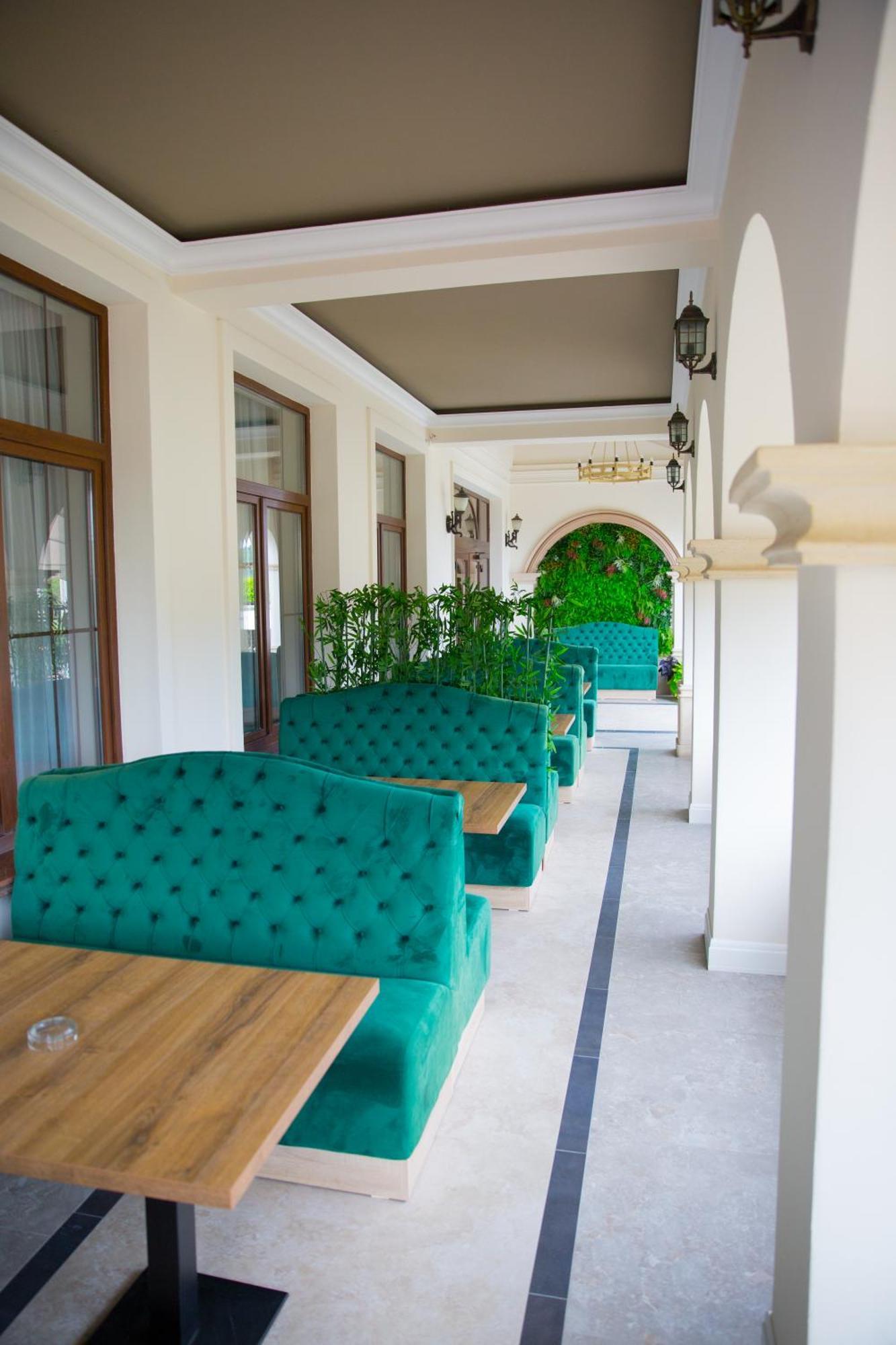 Hotel Curtea Bizantina à Suceava Extérieur photo