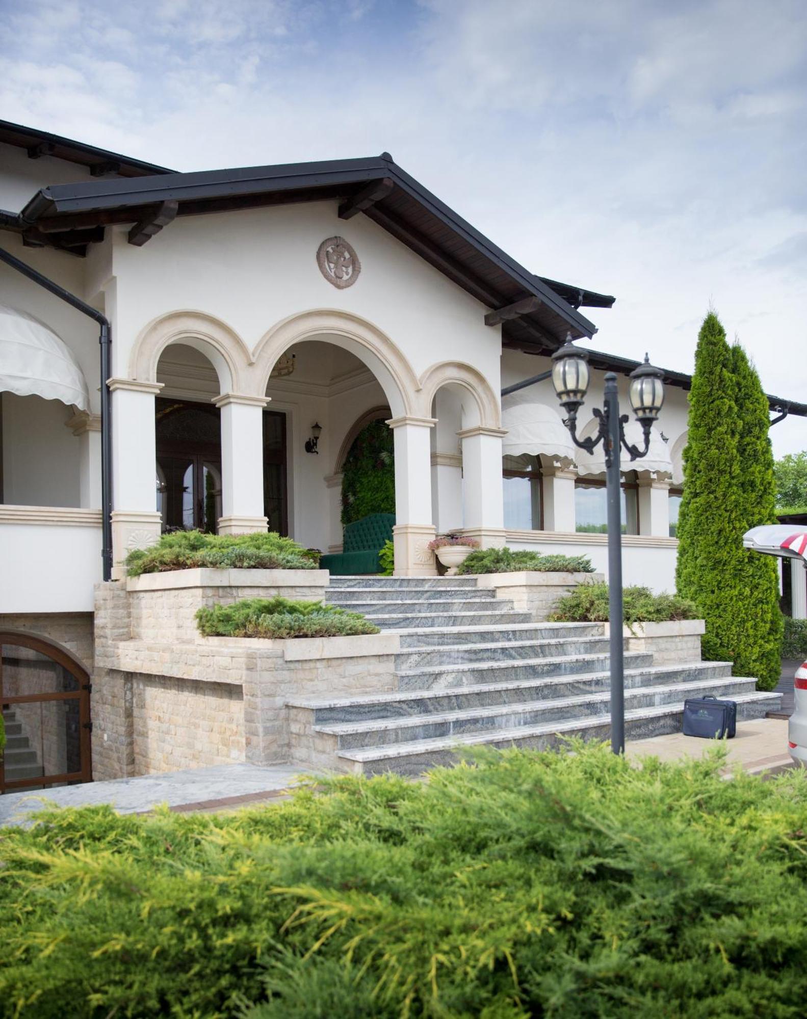 Hotel Curtea Bizantina à Suceava Extérieur photo