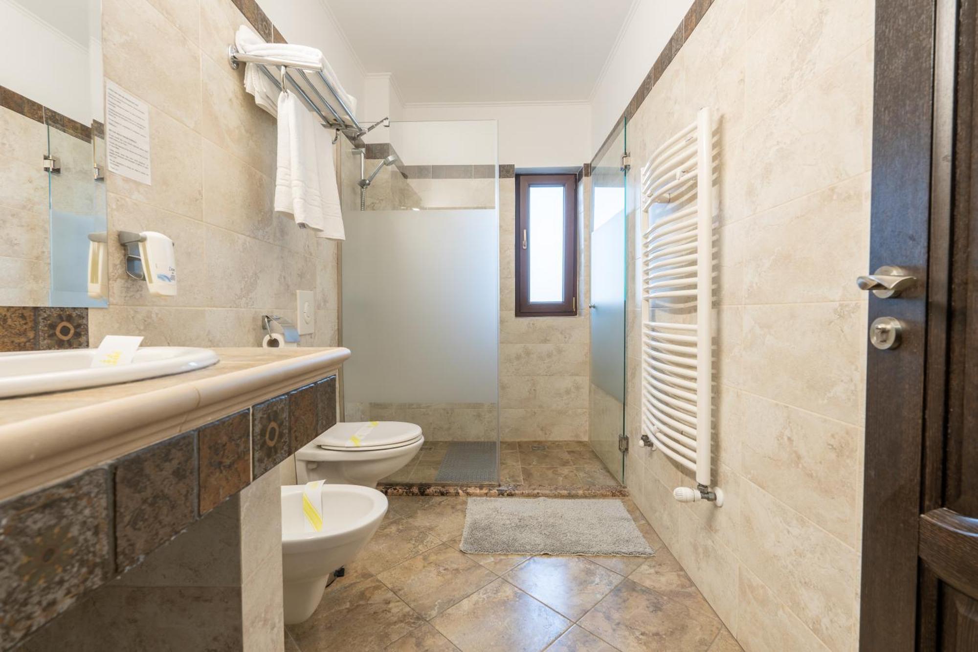 Hotel Curtea Bizantina à Suceava Extérieur photo