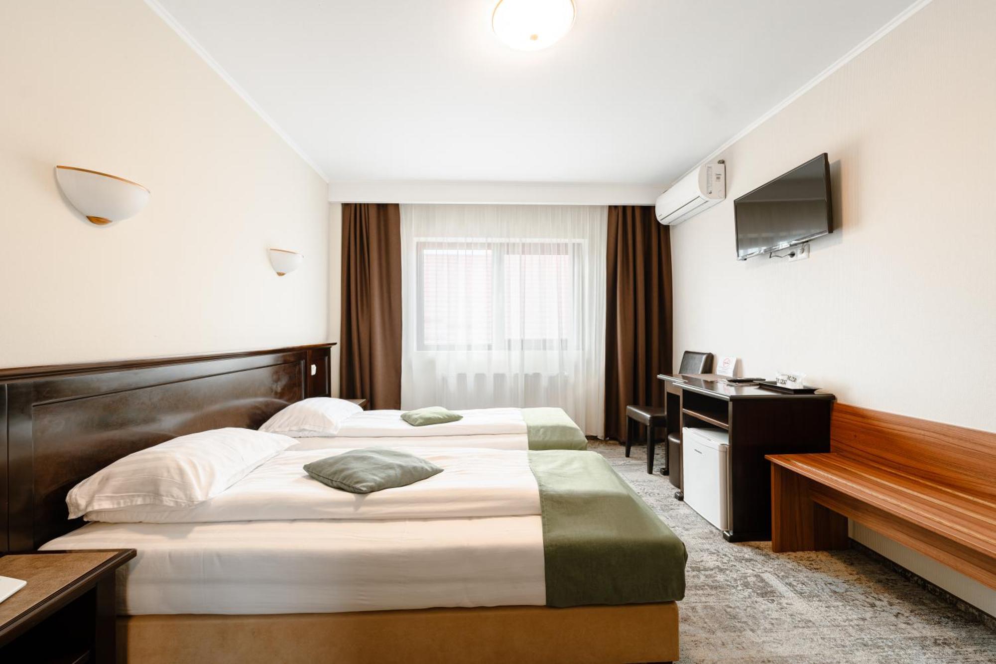 Hotel Curtea Bizantina à Suceava Extérieur photo