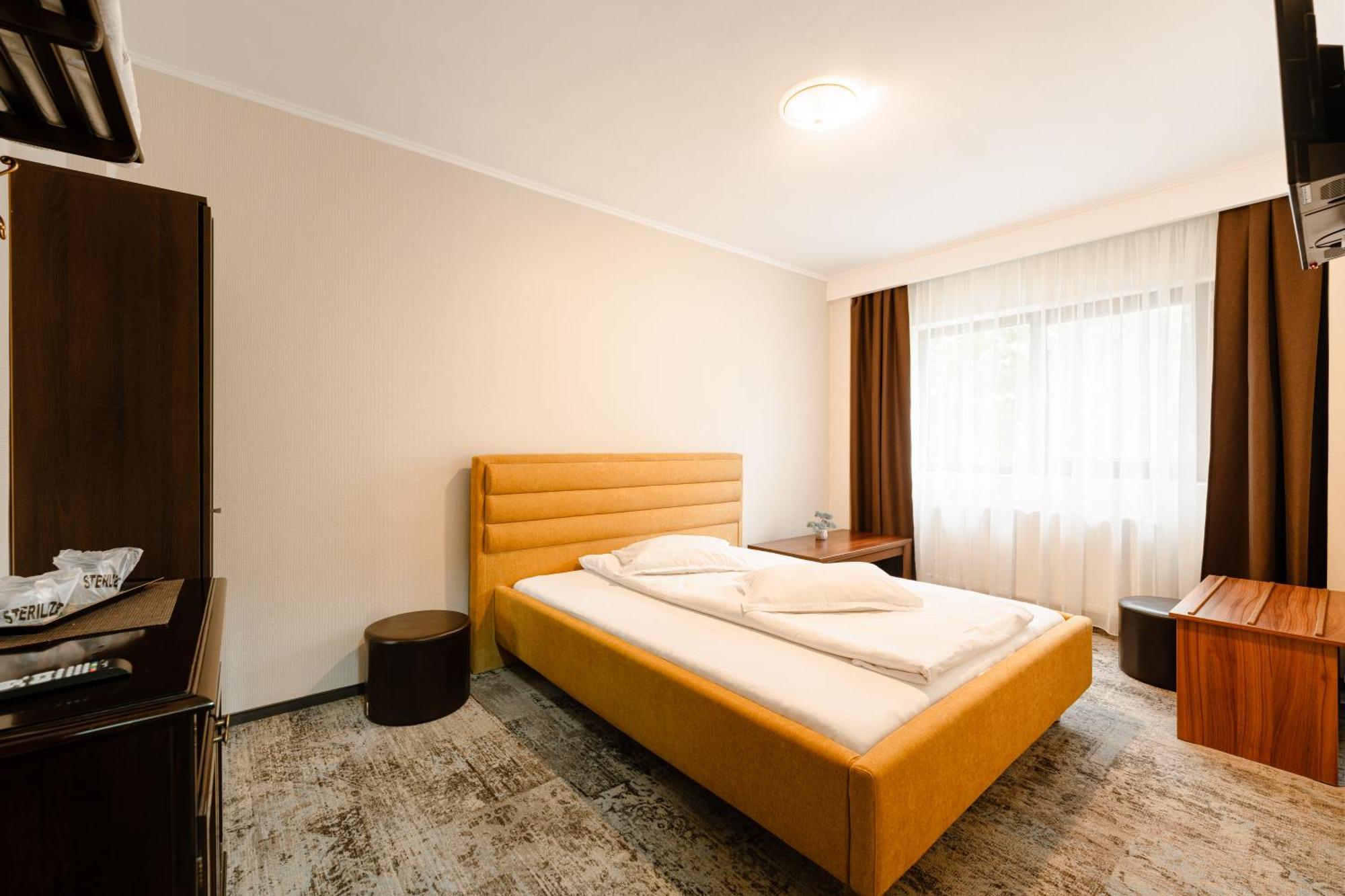 Hotel Curtea Bizantina à Suceava Extérieur photo