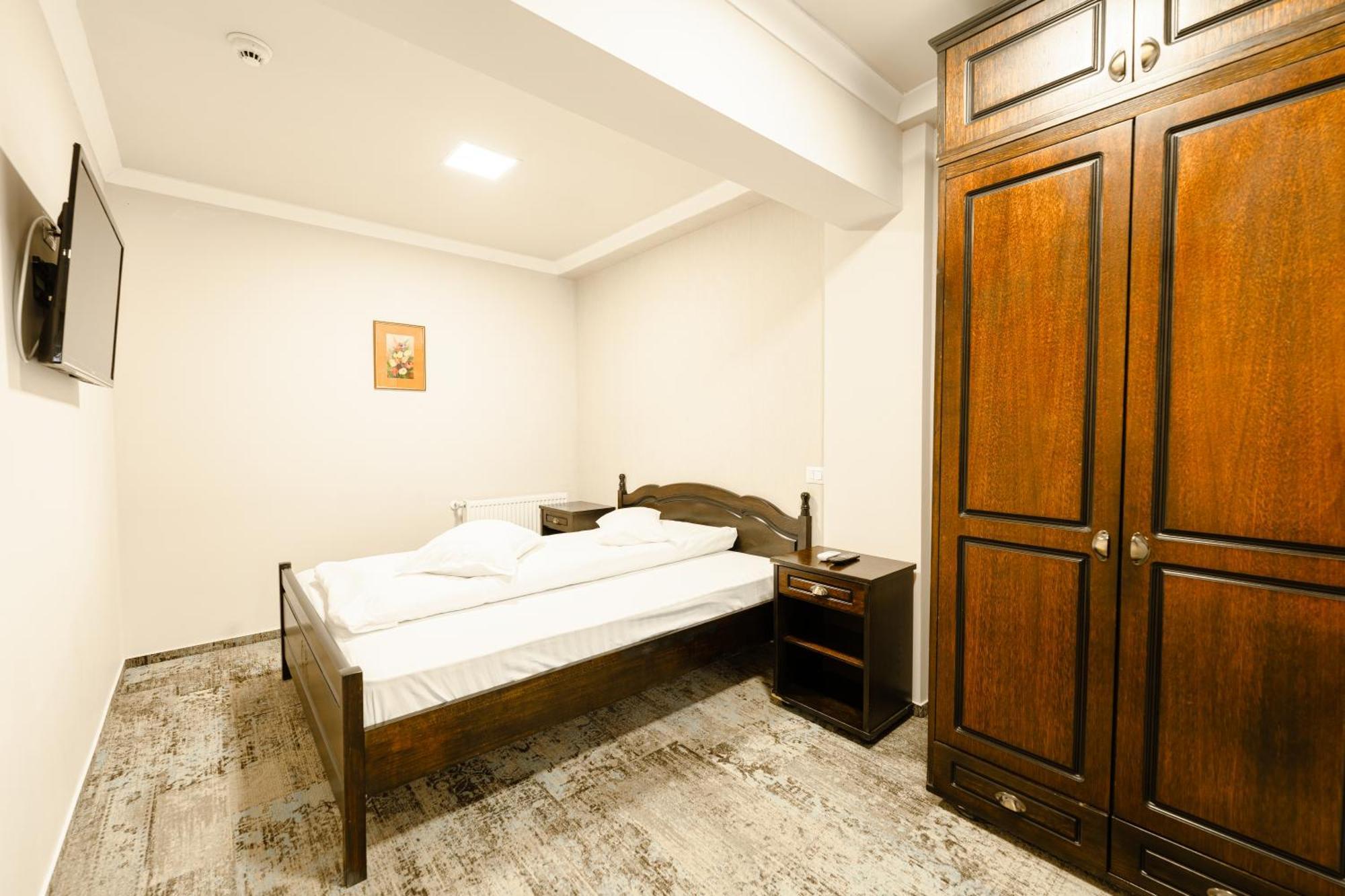 Hotel Curtea Bizantina à Suceava Extérieur photo