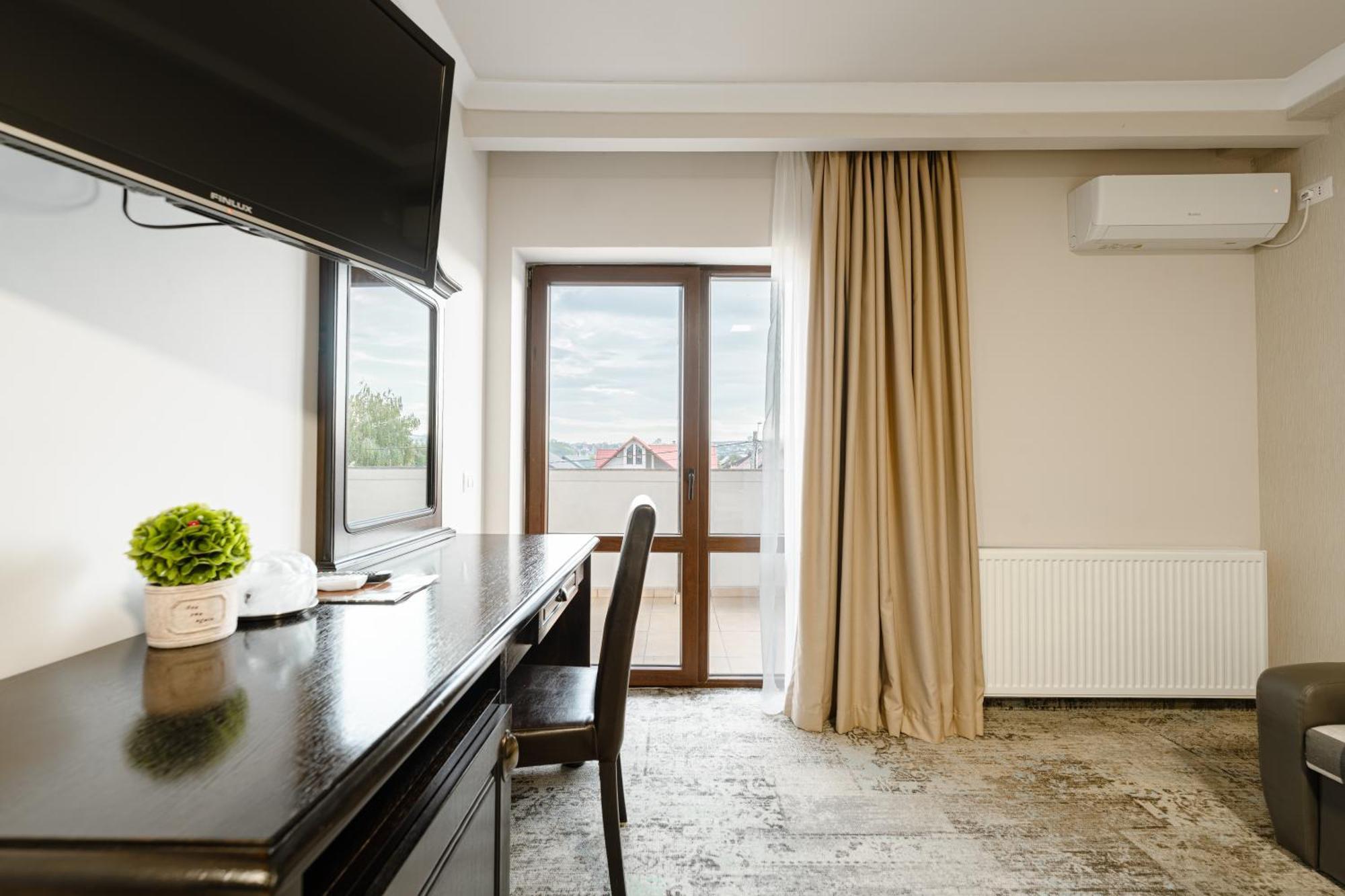 Hotel Curtea Bizantina à Suceava Extérieur photo