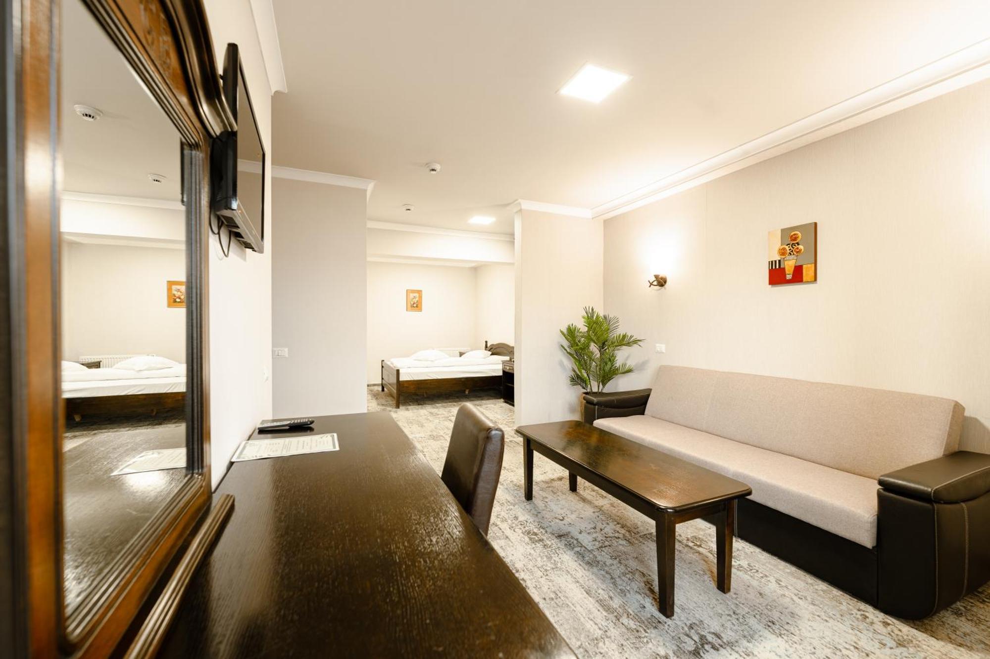 Hotel Curtea Bizantina à Suceava Extérieur photo