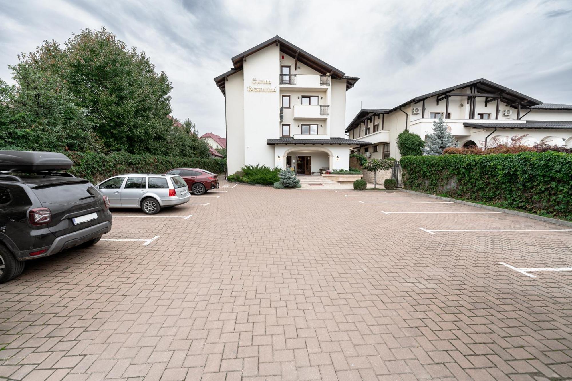 Hotel Curtea Bizantina à Suceava Extérieur photo