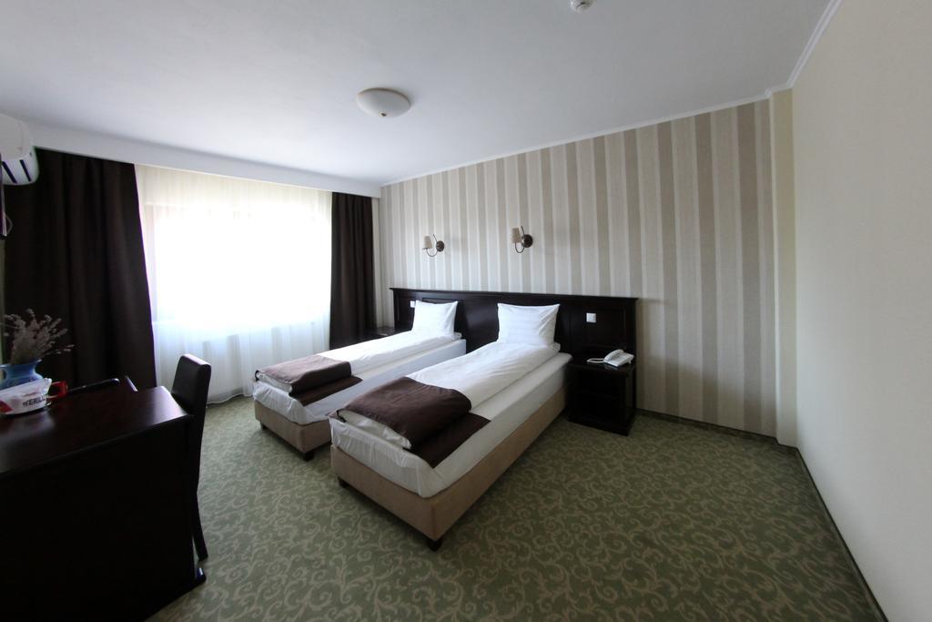 Hotel Curtea Bizantina à Suceava Extérieur photo