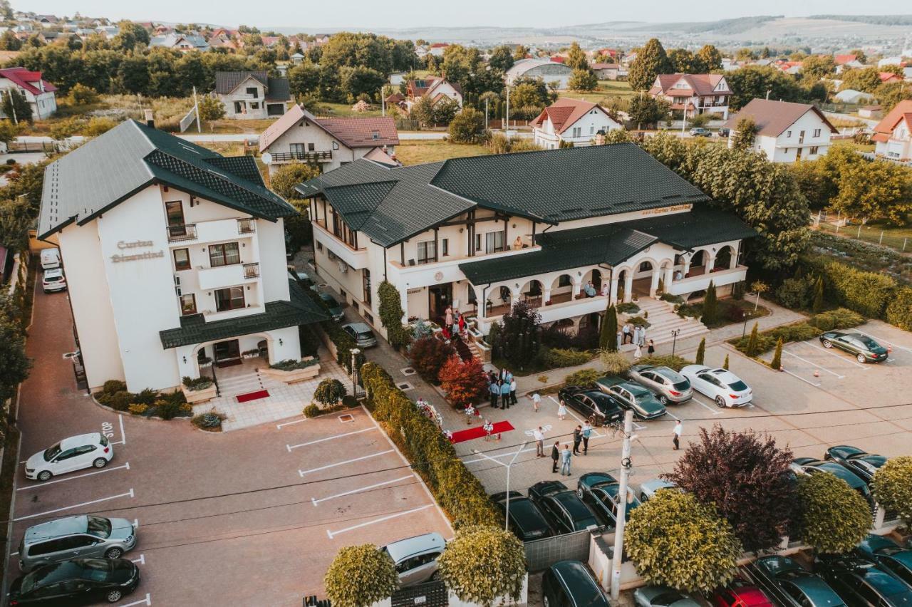 Hotel Curtea Bizantina à Suceava Extérieur photo
