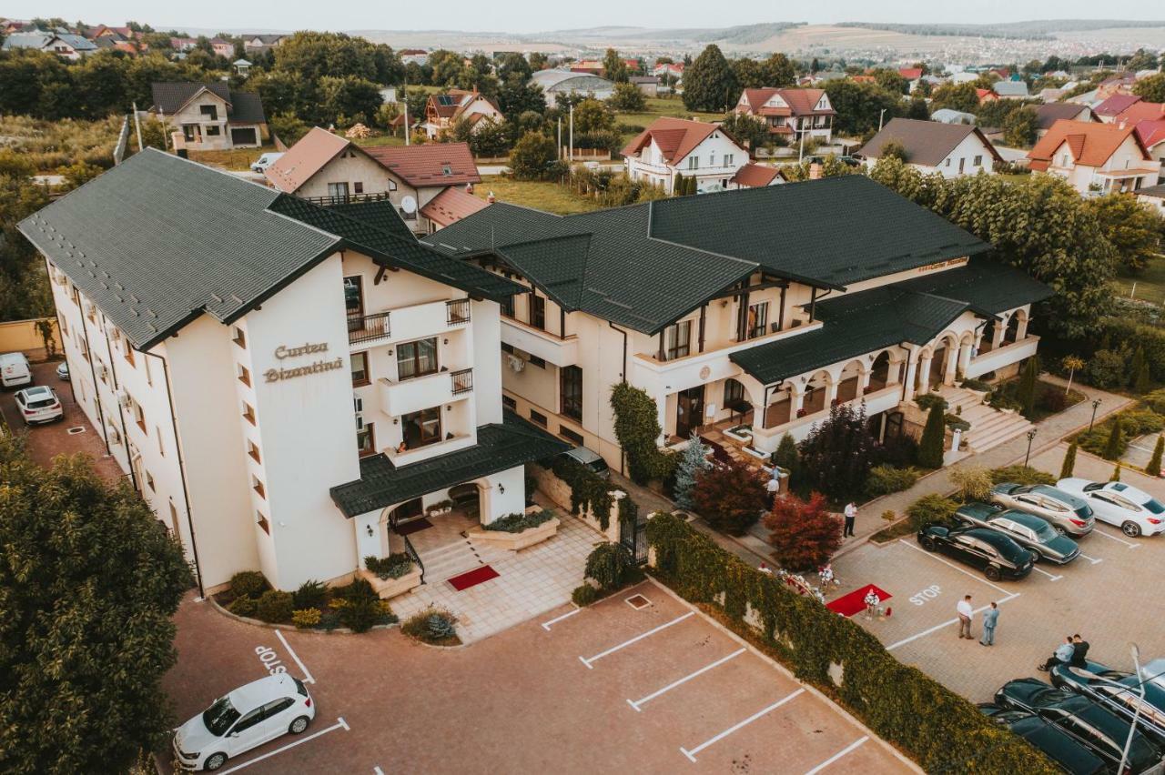 Hotel Curtea Bizantina à Suceava Extérieur photo